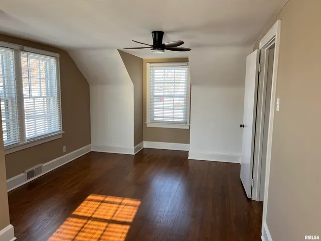 $169,900 | 215 East Vandalia Road, South Jacksonville, IL 62650