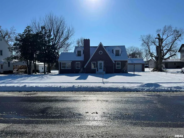 $169,900 | 215 East Vandalia Road, South Jacksonville, IL 62650