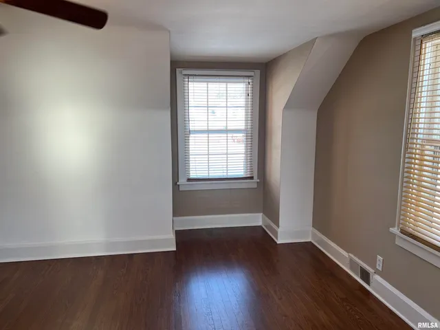 $169,900 | 215 East Vandalia Road, South Jacksonville, IL 62650