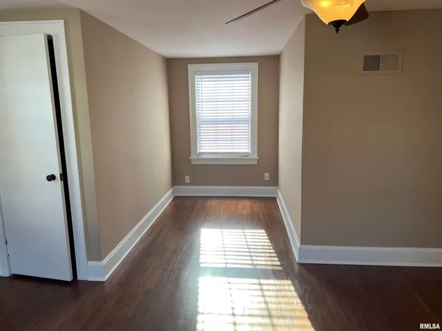 $169,900 | 215 East Vandalia Road, South Jacksonville, IL 62650