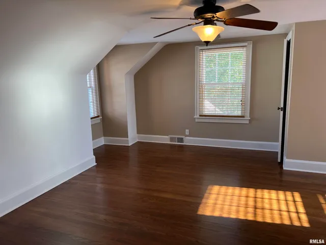 $169,900 | 215 East Vandalia Road, South Jacksonville, IL 62650