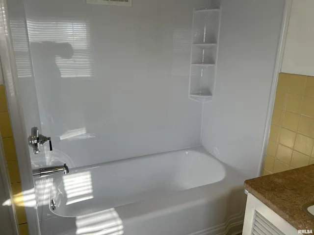 $169,900 | 215 East Vandalia Road, South Jacksonville, IL 62650