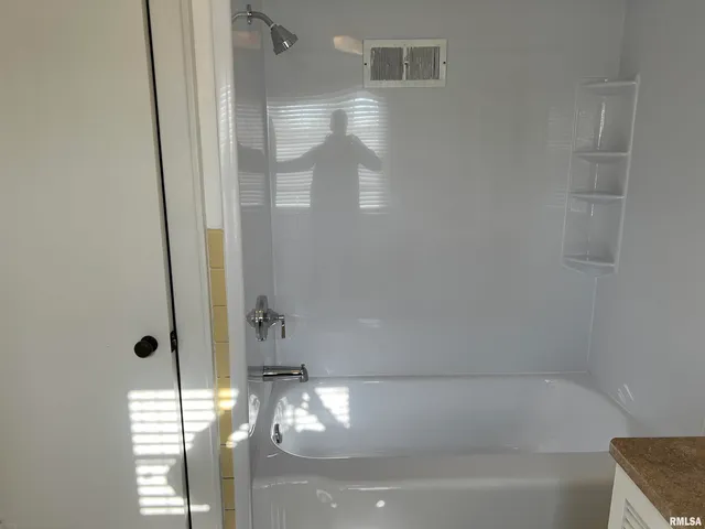 $169,900 | 215 East Vandalia Road, South Jacksonville, IL 62650