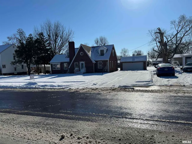 $169,900 | 215 East Vandalia Road, South Jacksonville, IL 62650