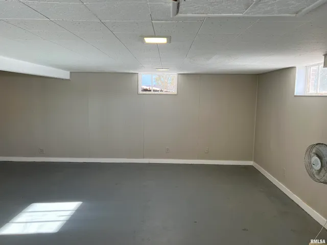 $169,900 | 215 East Vandalia Road, South Jacksonville, IL 62650