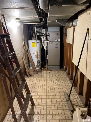 $169,900 | 215 East Vandalia Road, South Jacksonville, IL 62650