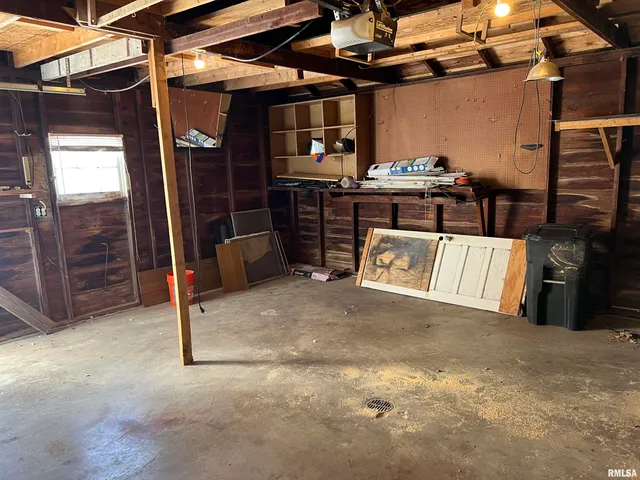 $169,900 | 215 East Vandalia Road, South Jacksonville, IL 62650