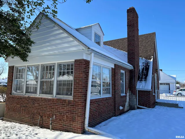 $169,900 | 215 East Vandalia Road, South Jacksonville, IL 62650