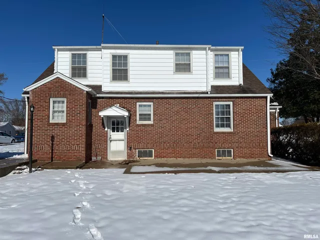 $169,900 | 215 East Vandalia Road, South Jacksonville, IL 62650