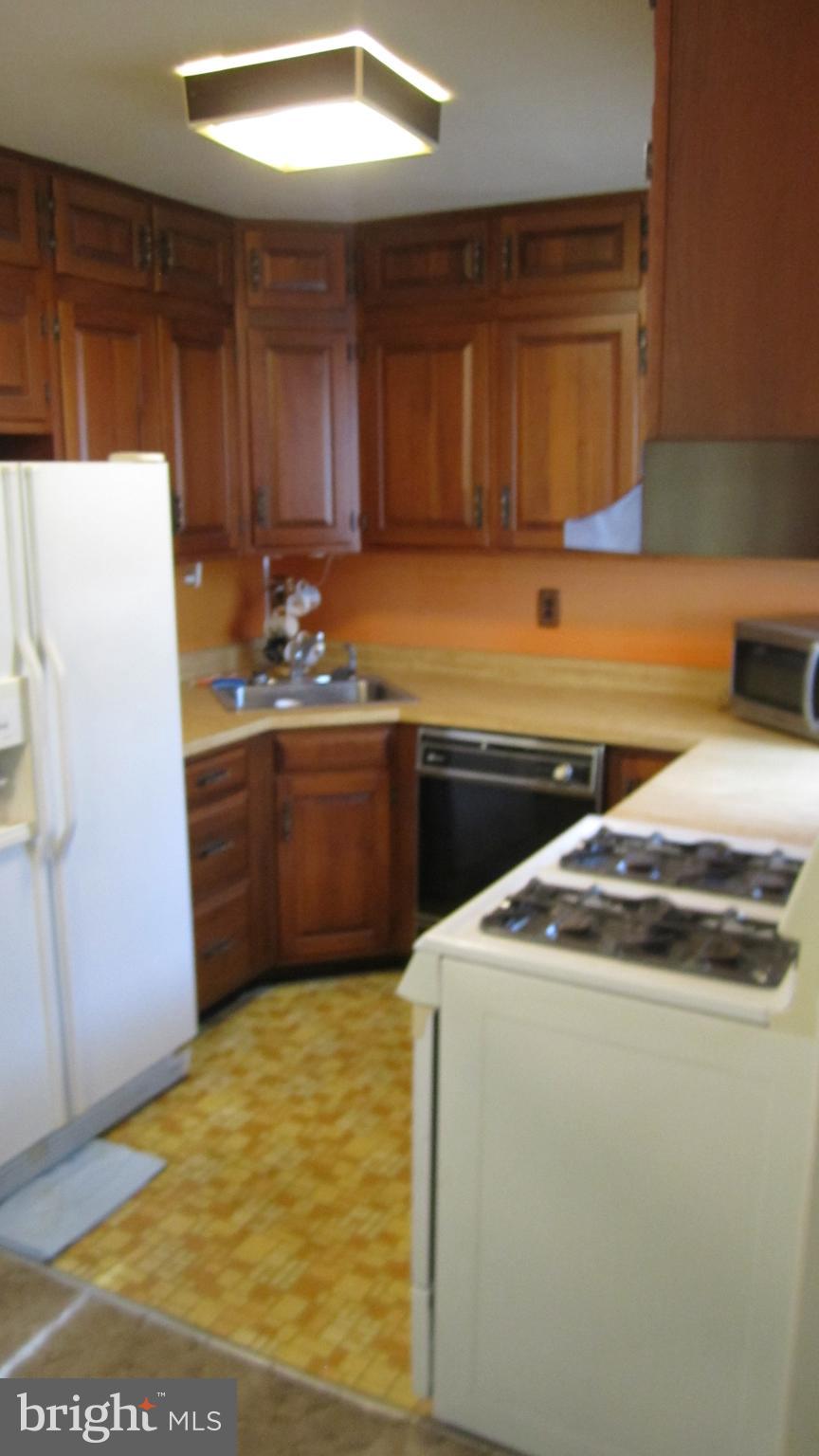 5 Lingate Road Owings Mills, MD 21117 - Photo 9 of 27 KITCHEN