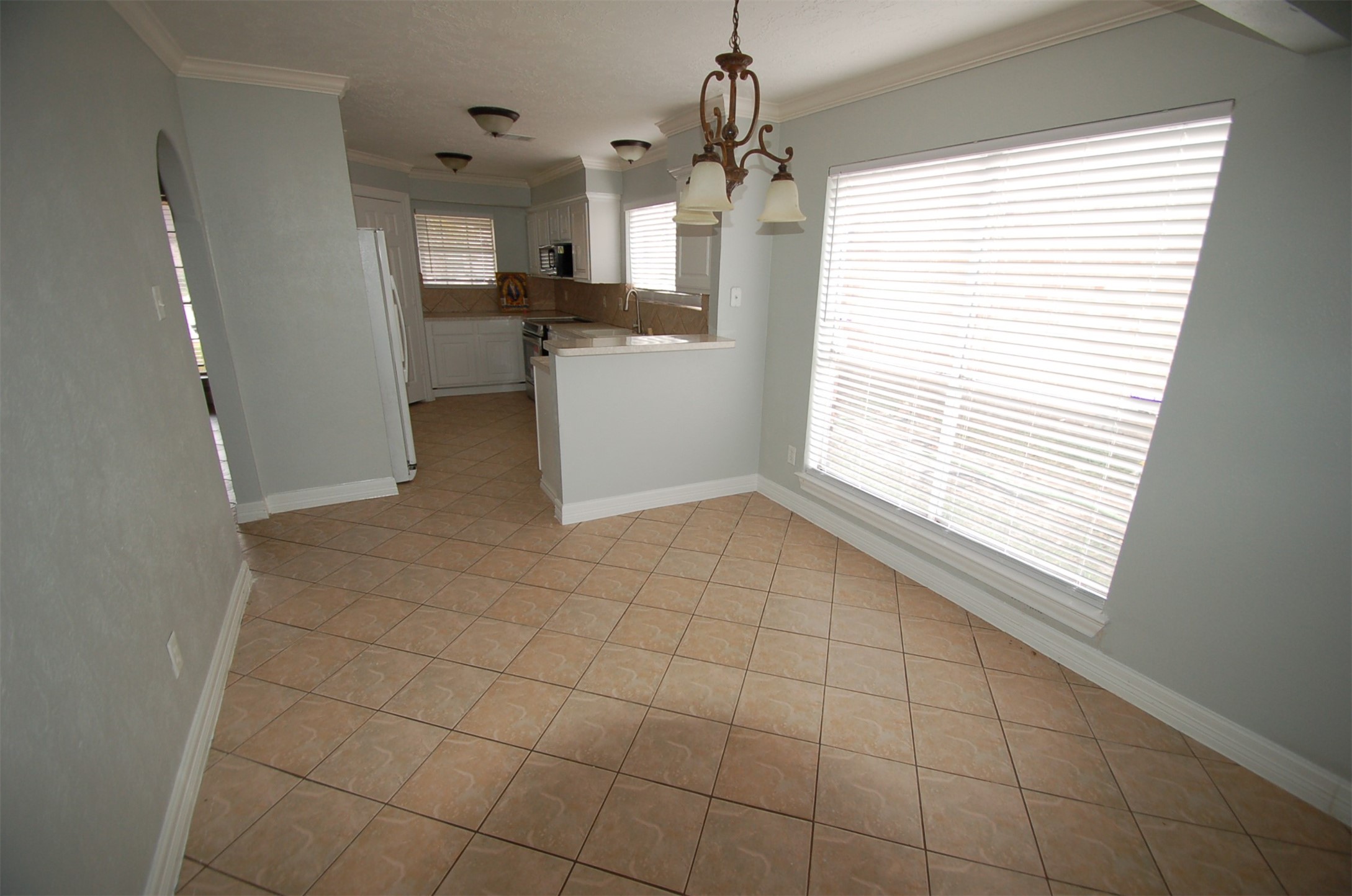 3338 Walhalla Drive Houston, TX 77066 - Photo 12 of 29 Breakfast bar