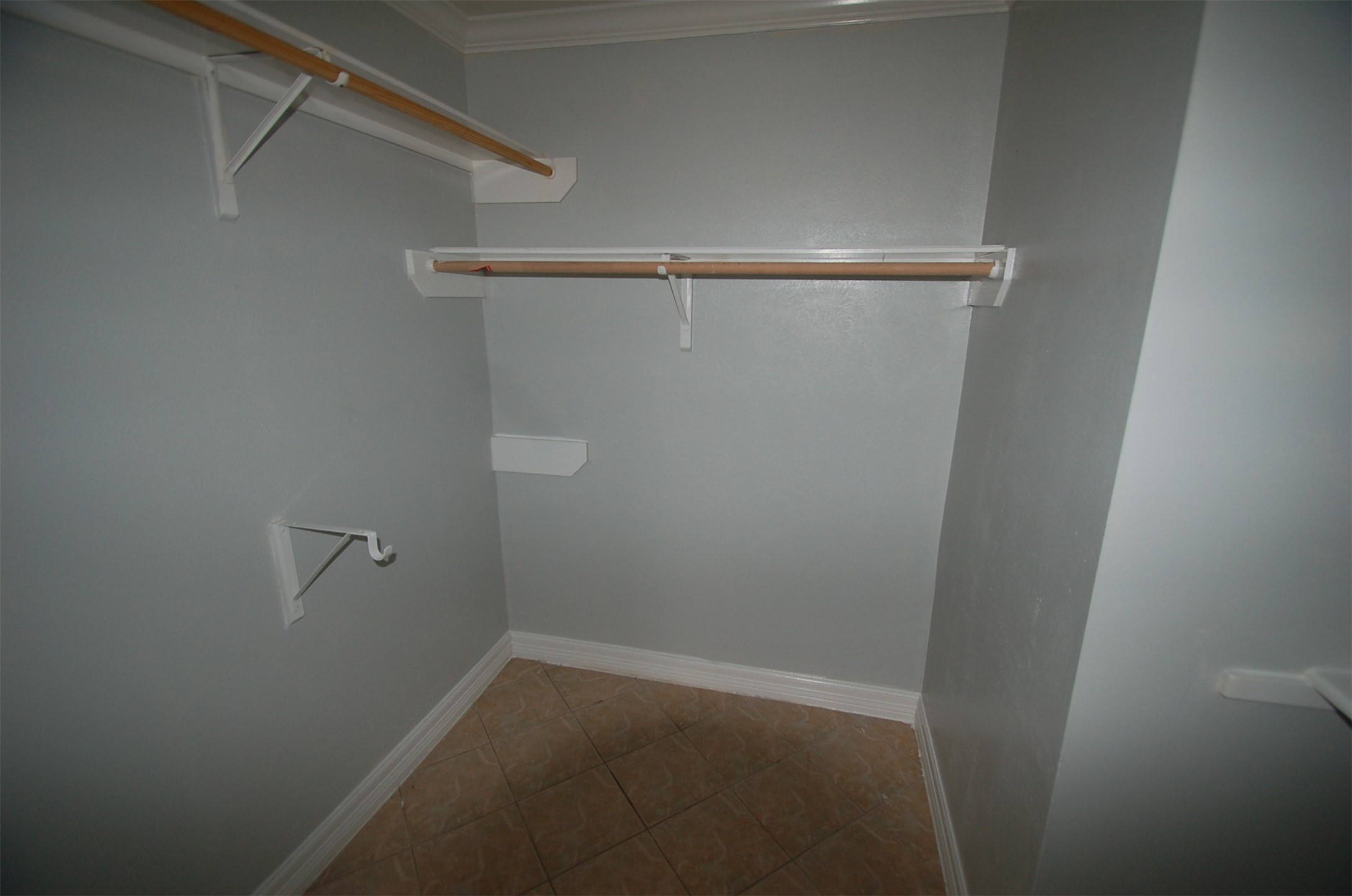 3338 Walhalla Drive Houston, TX 77066 - Photo 17 of 29 Primary closet