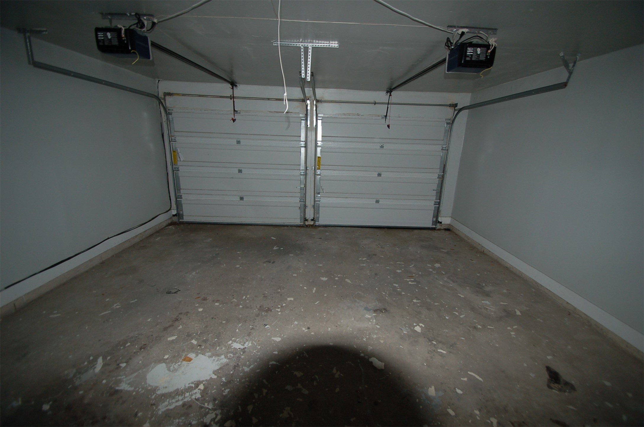 3338 Walhalla Drive Houston, TX 77066 - Photo 19 of 29 2 car garage