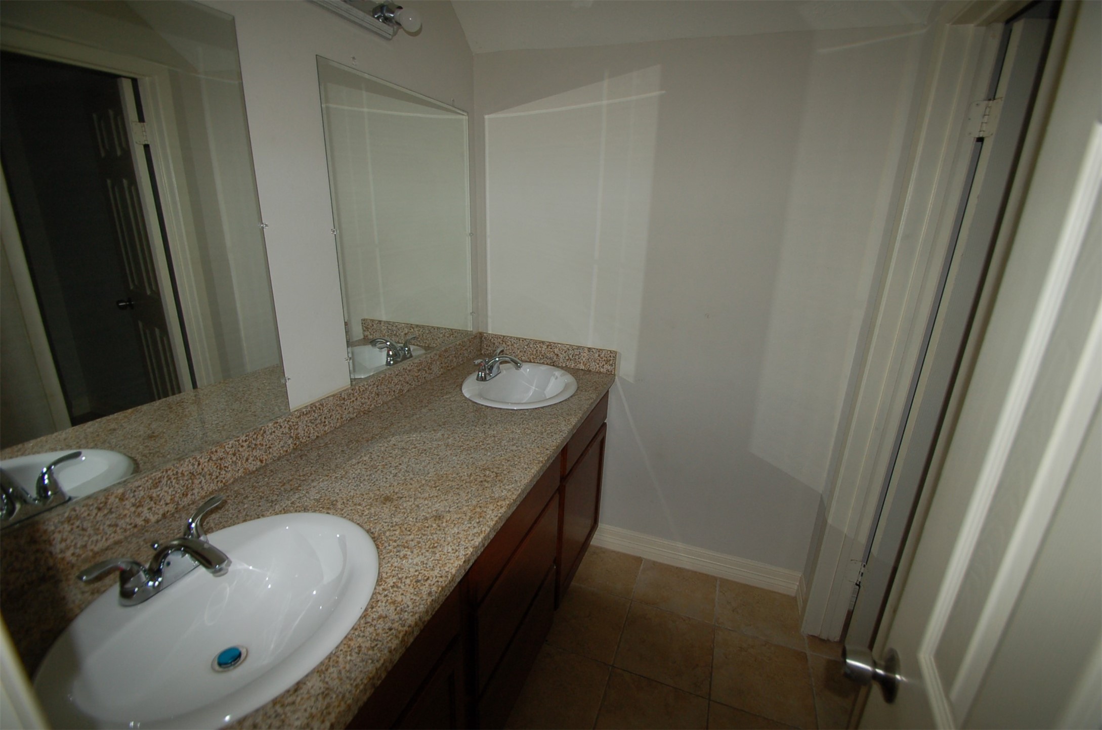 3338 Walhalla Drive Houston, TX 77066 - Photo 23 of 29 double sinks in upstairs bath room
