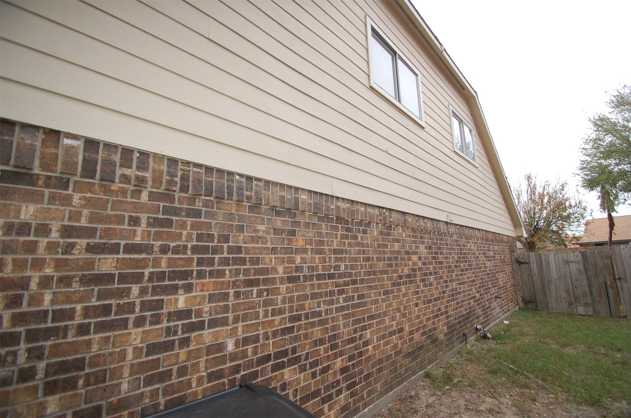 3338 Walhalla Drive Houston, TX 77066 - Photo 29 of 29 Brick & Hardi Plank on right side