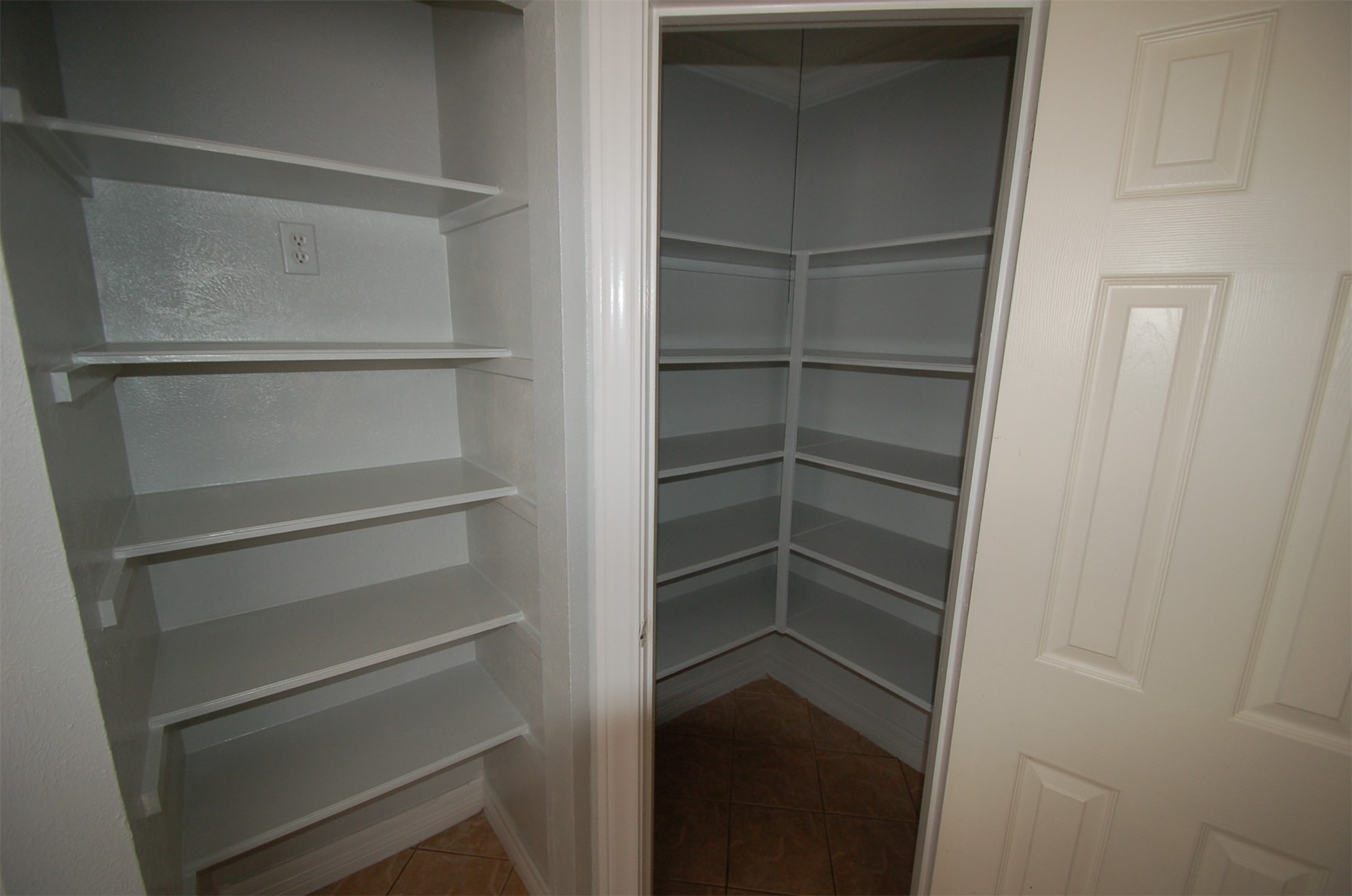 3338 Walhalla Drive Houston, TX 77066 - Photo 10 of 29 Lots of pantry space