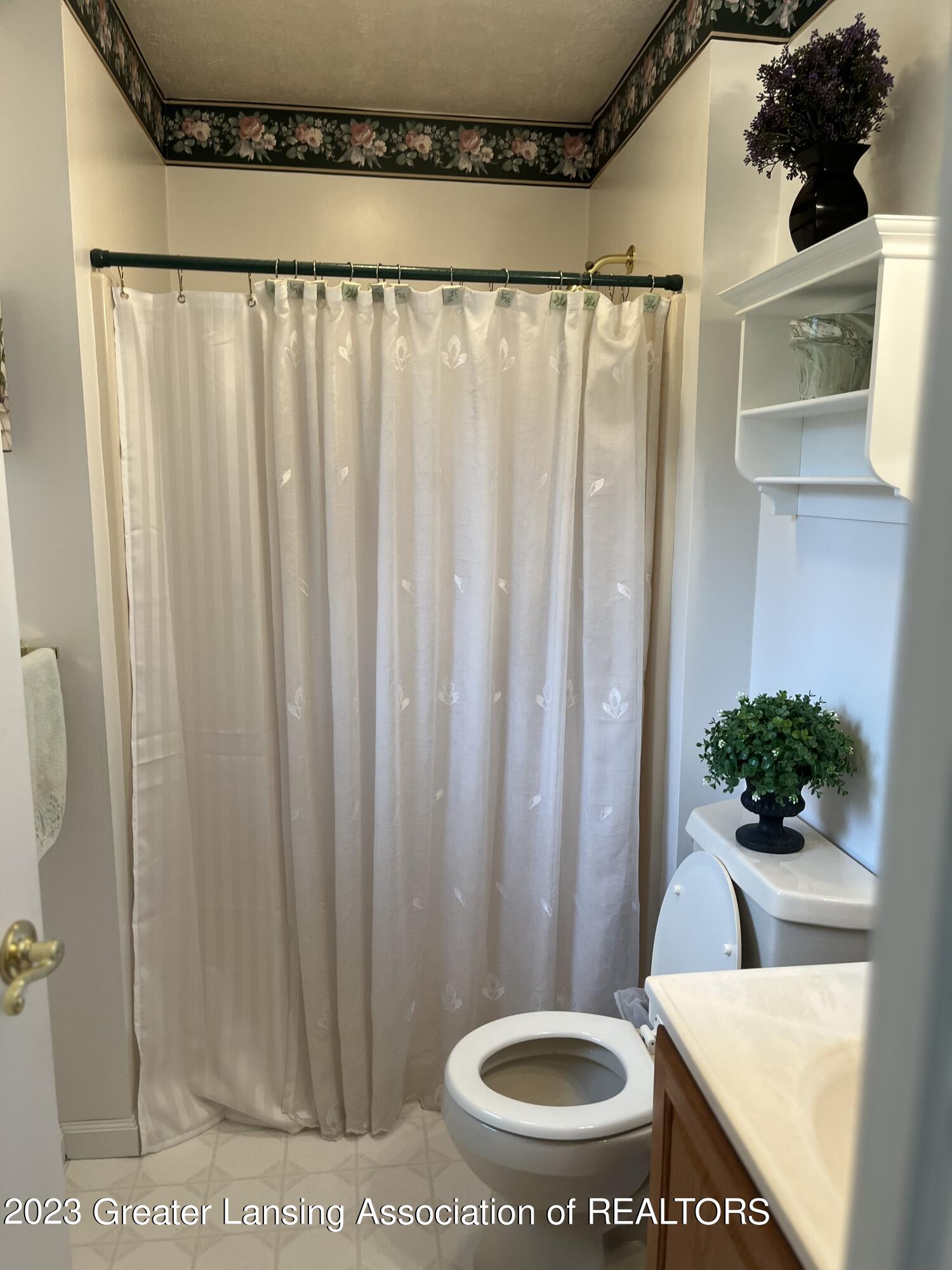 13451 South Beardslee Road Perry, MI 48872 - Photo 13 of 46 Full Bathroom of Dinning room