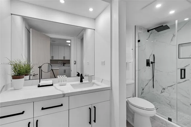 $8,000 | 2301 Collins Avenue, Unit 542, Miami Beach, FL 33139