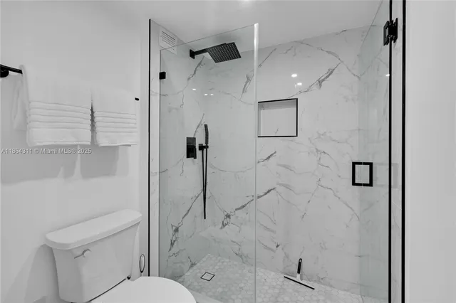 $8,000 | 2301 Collins Avenue, Unit 542, Miami Beach, FL 33139