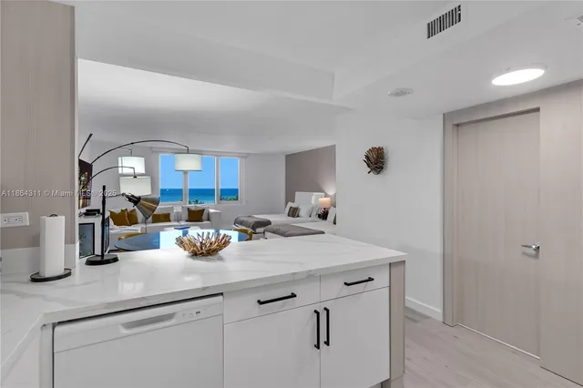 $8,000 | 2301 Collins Avenue, Unit 542, Miami Beach, FL 33139