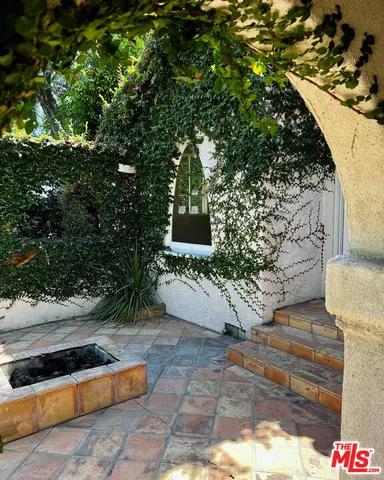 $9,500 | 401 North Kings Road, Los Angeles, CA 90048