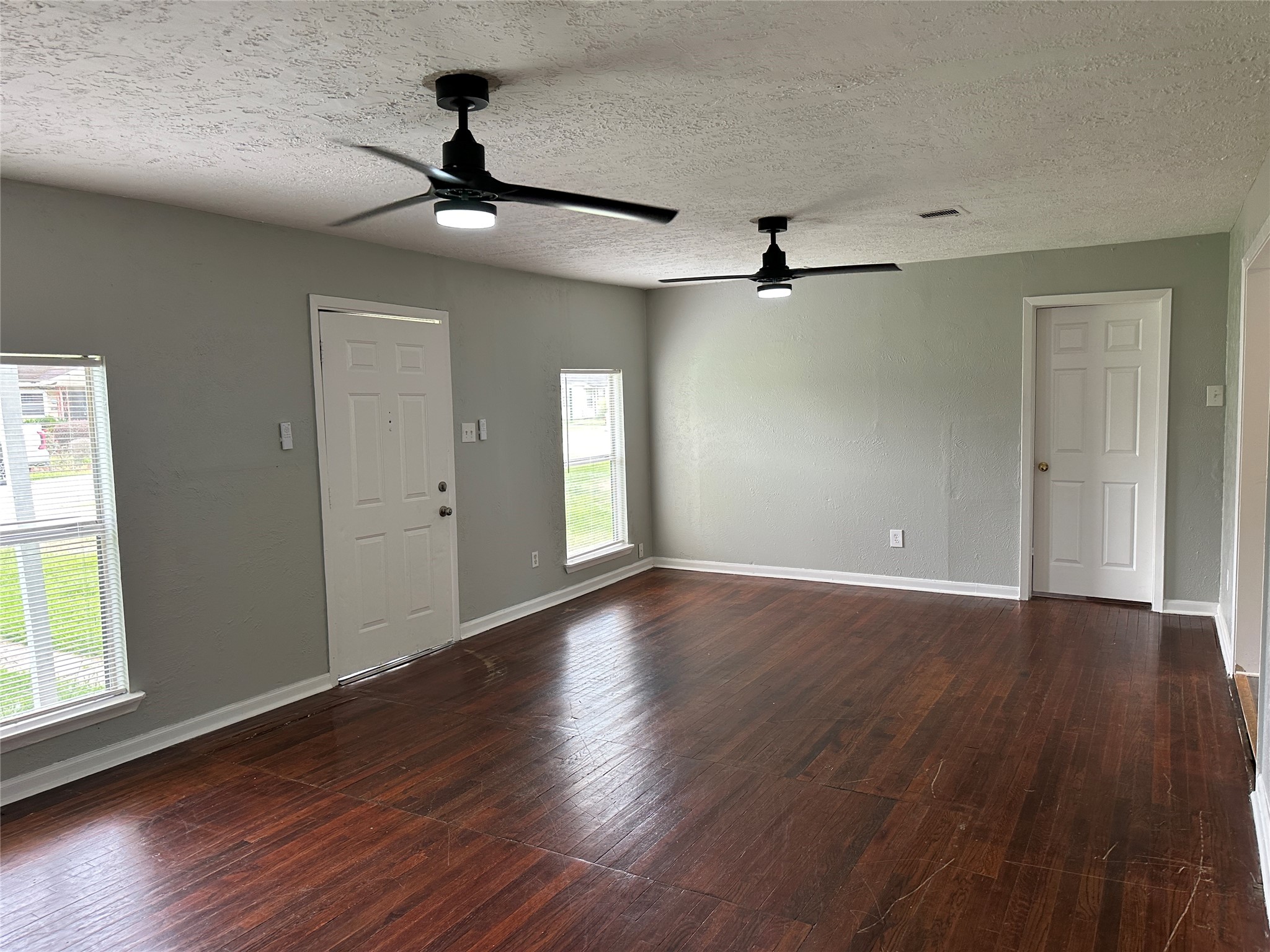 5345 Higgins Street Houston, TX 77033 - Photo 1 of 13