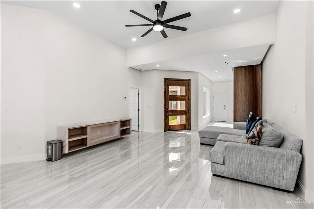 614 West La Pointe Avenue Alton, TX 78573 - Photo 5 of 13