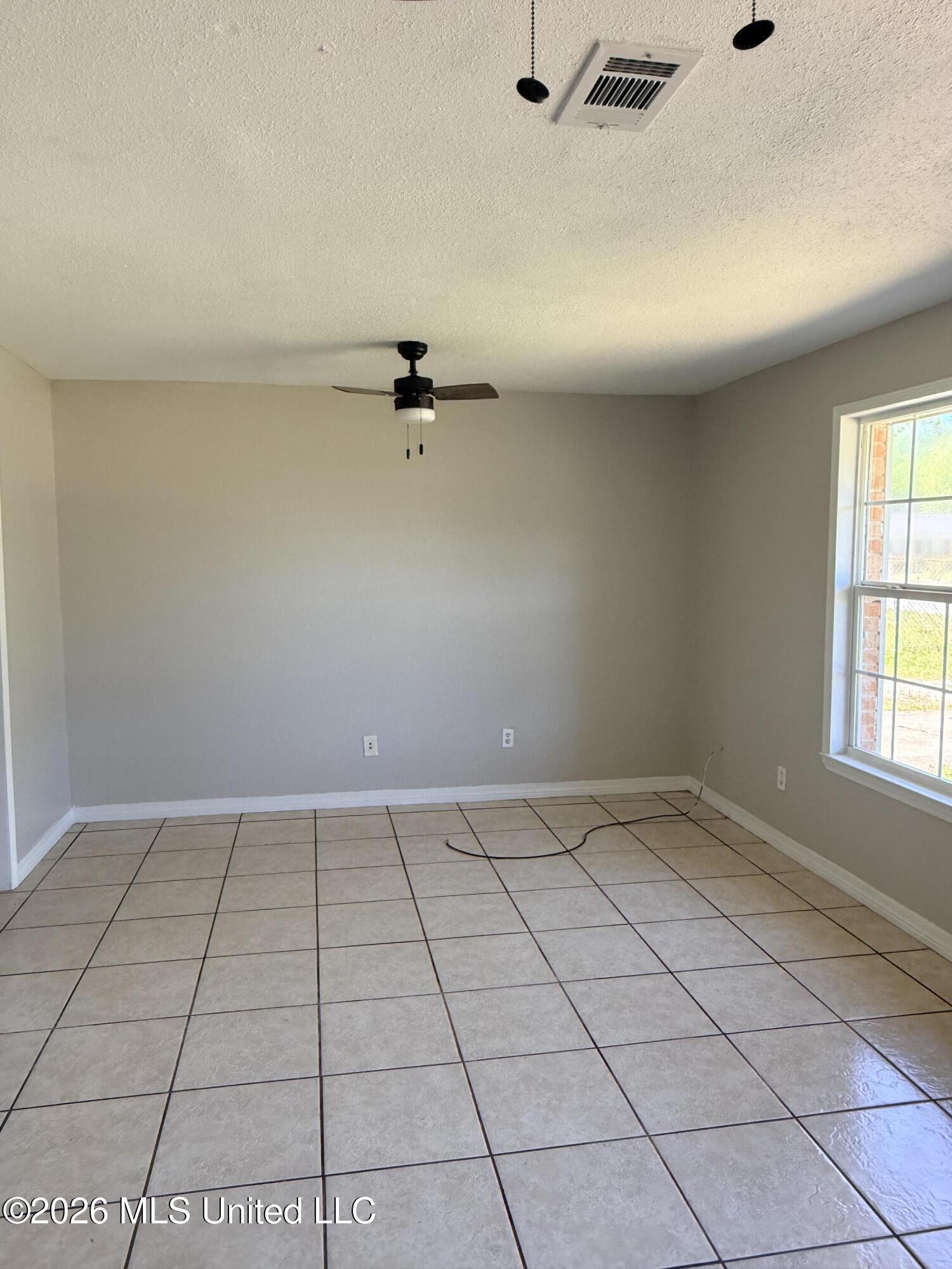 6236 Frederick Street Moss Point, MS 39563 - Photo 2 of 9 Living Room