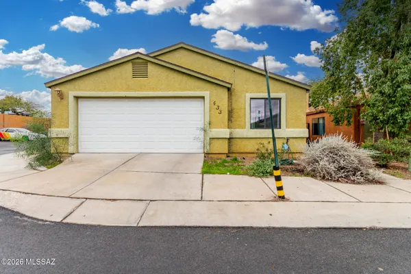 $303,000 | 433 East Geronimo Bluff Loop, Tucson, AZ 85705