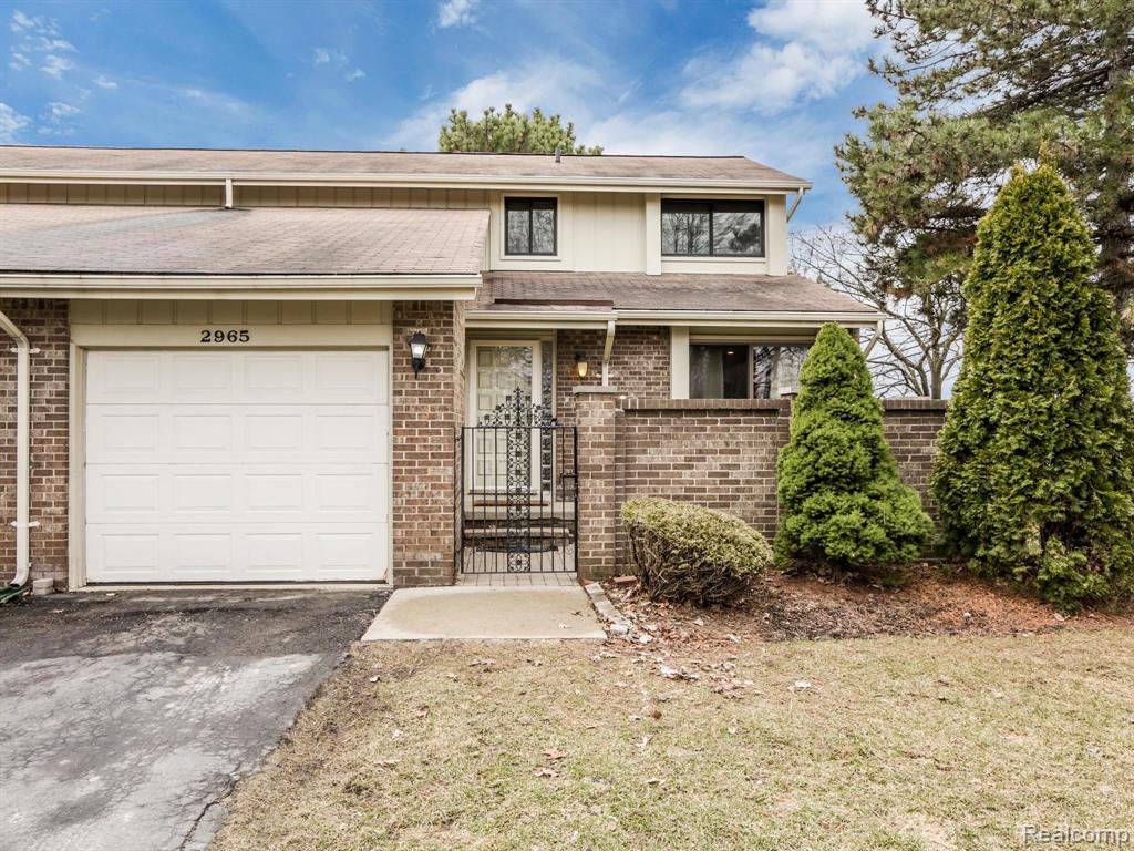 2965 Meadowbrook Drive Rochester Hills, MI 48309 - Photo 1 of 32