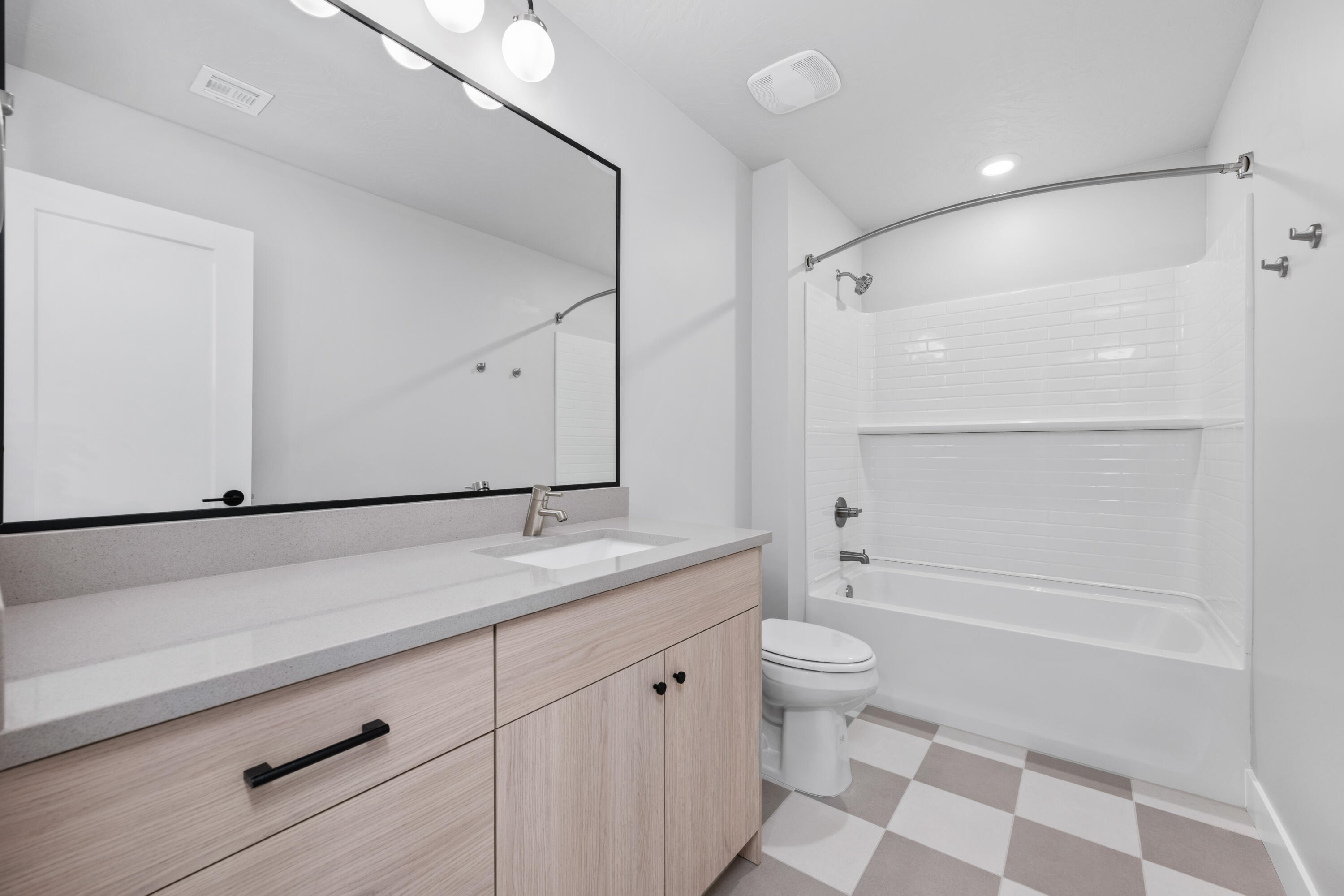 4005 Razor Drive, Unit 116 Washington, UT 84780 - Photo 18 of 25 *Photo of similar unit*