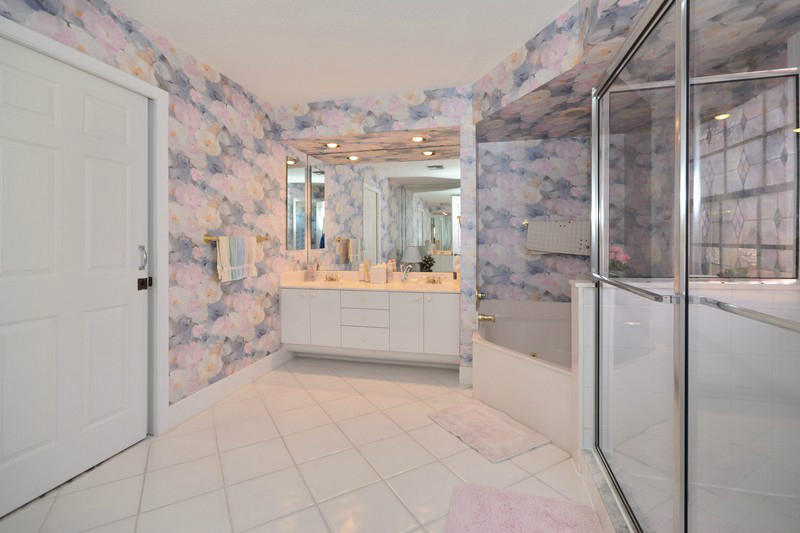 17221 Balboa Point Way Boca Raton, FL 33487 - Photo 8 of 12 Bathroom