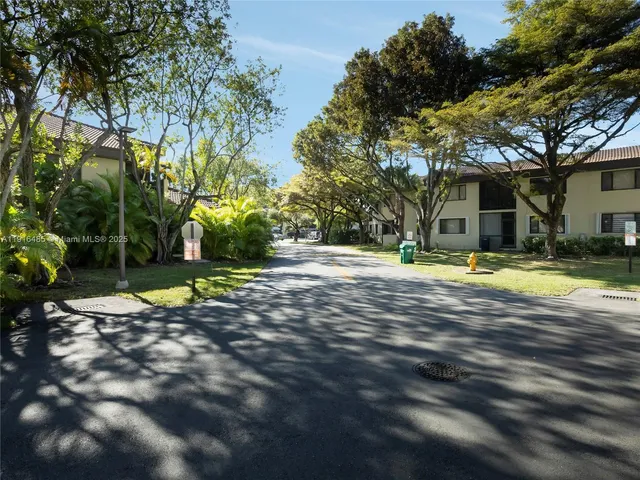 $320,000 | 9761 Southwest 138th Avenue, Unit HC1R, Miami, FL 33186