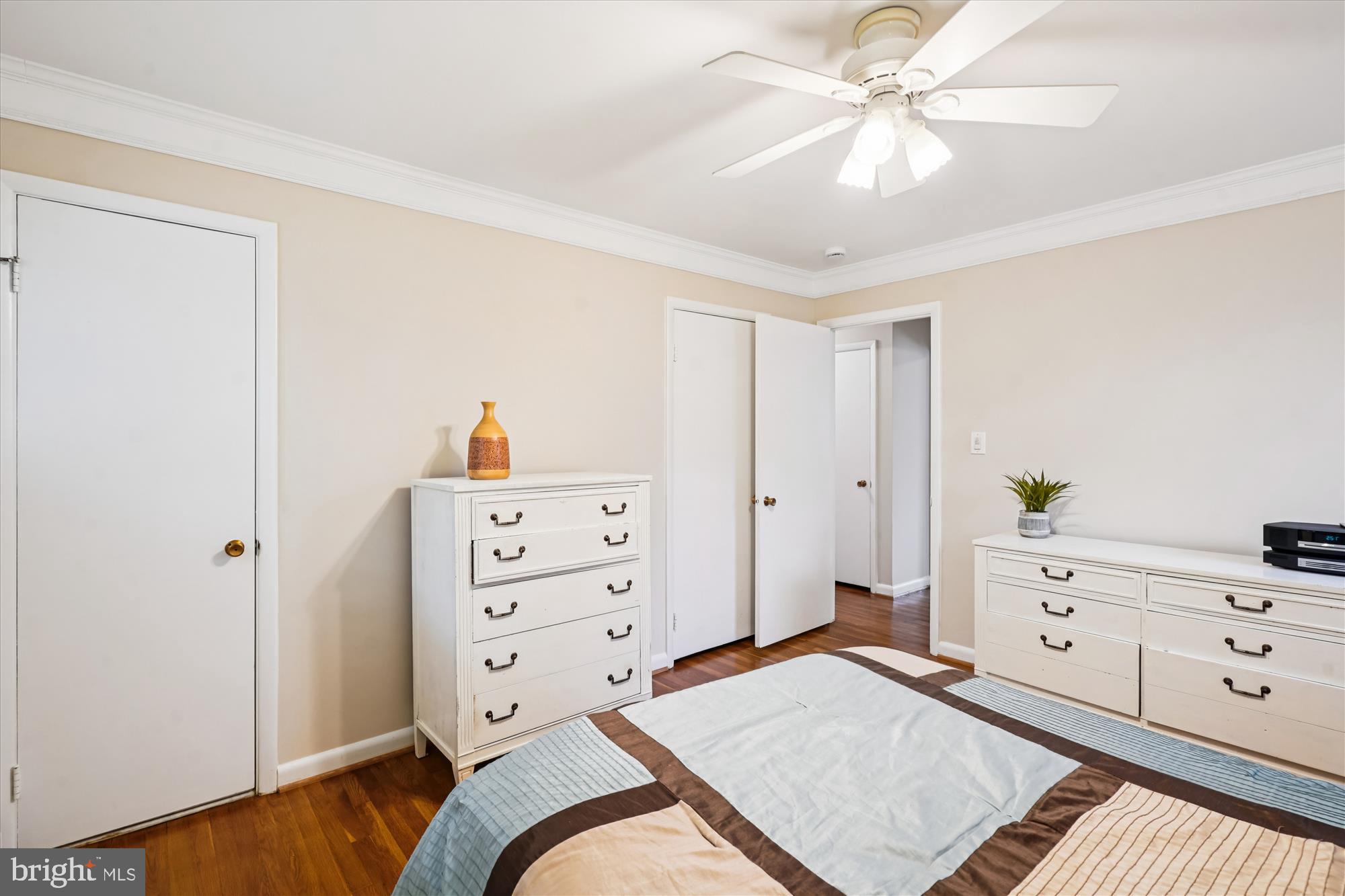 6216 Rockhurst Road Bethesda, MD 20817 - Photo 25 of 52 a bedroom with a bed and a dresser