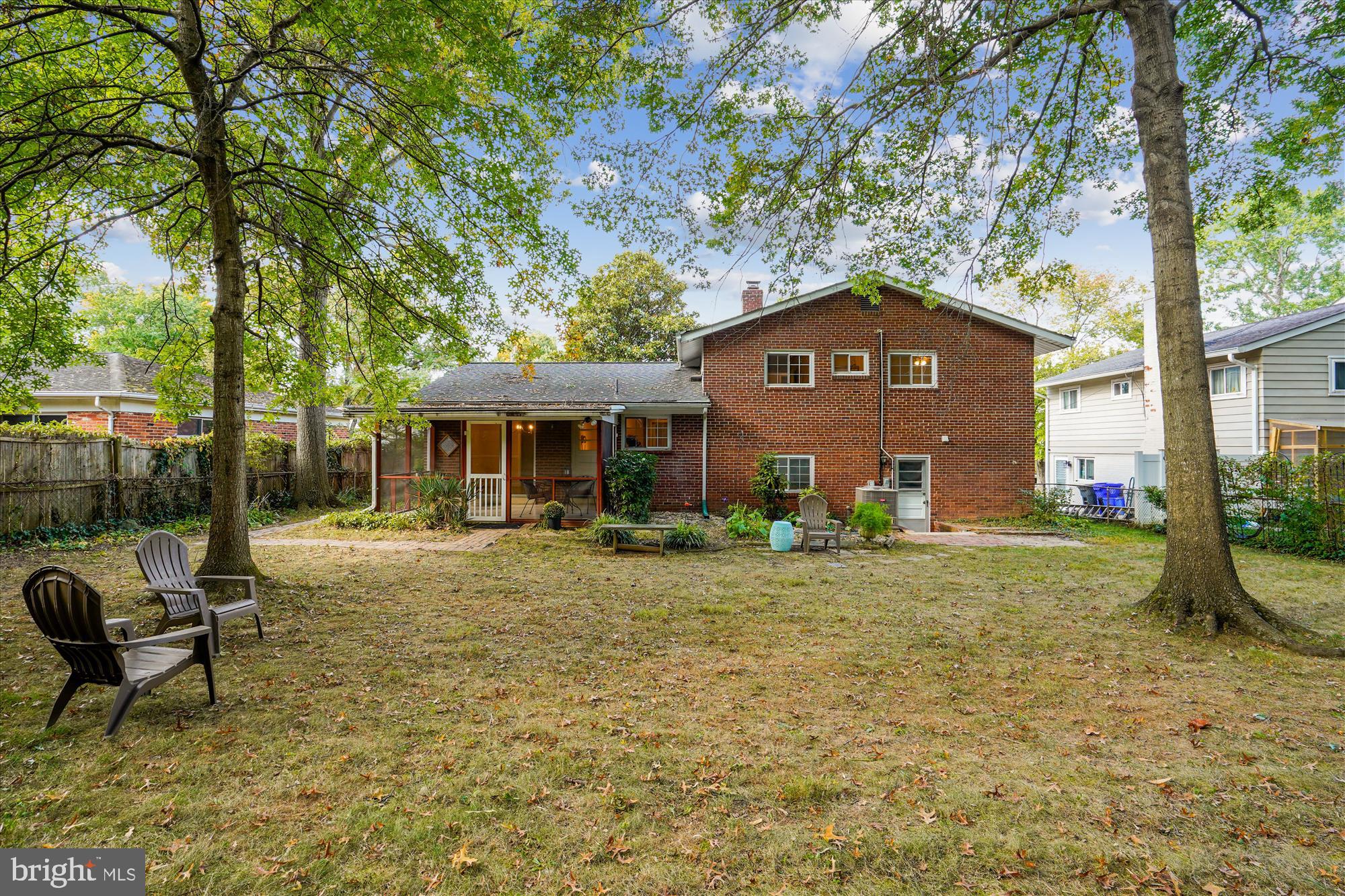 6216 Rockhurst Road Bethesda, MD 20817 - Photo 5 of 52 a front view of a house with garden