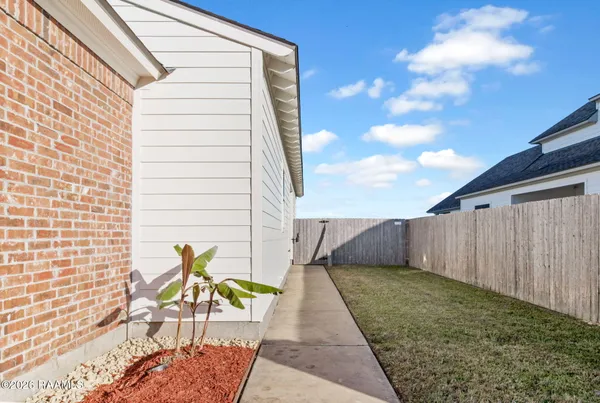 $2,800 | 305 San Sebastian Drive, Youngsville, LA 70592