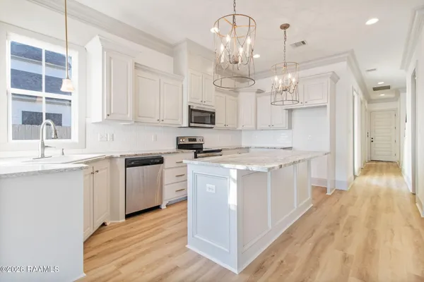 $2,800 | 305 San Sebastian Drive, Youngsville, LA 70592