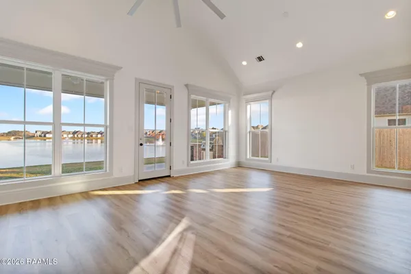 $2,800 | 305 San Sebastian Drive, Youngsville, LA 70592