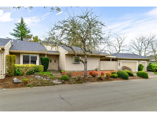 $729,900 | 32400 Southwest Arbor Lake Drive, Wilsonville, OR 97070