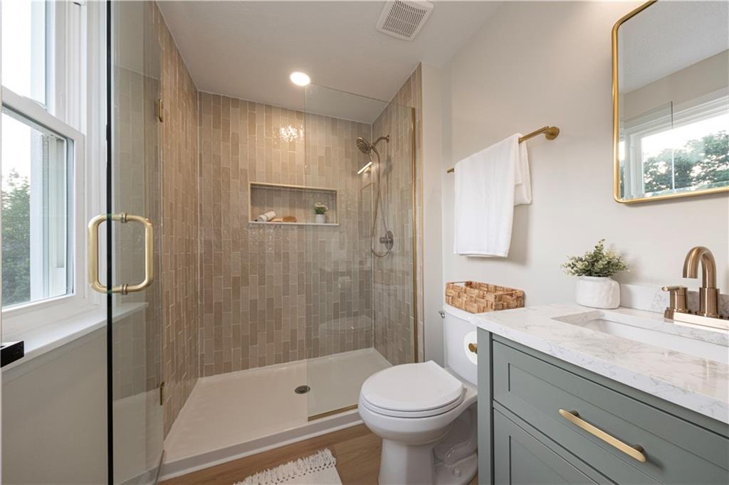 101 Wynview Road Coraopolis, PA 15108 - Photo 3 of 40