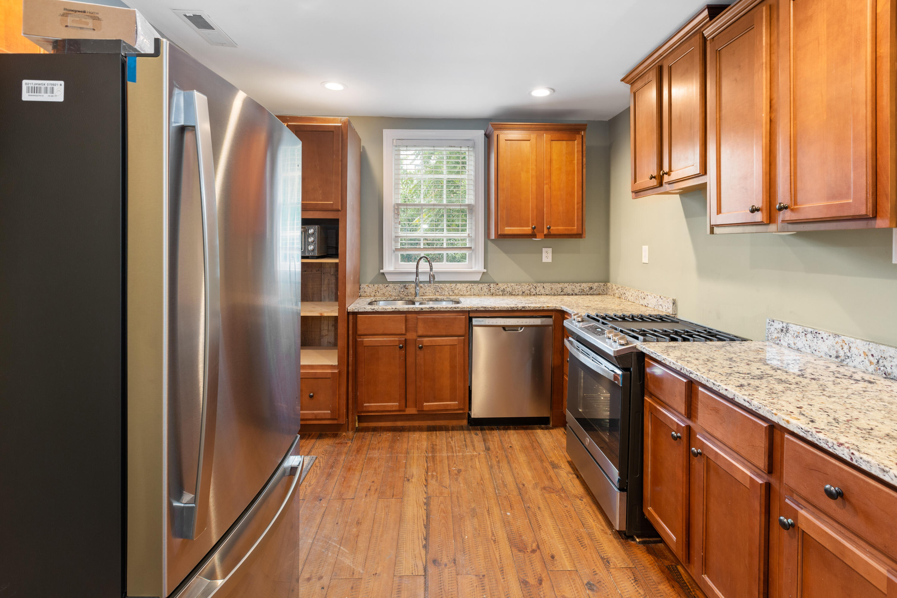 13 Elizabeth Street, Unit B Charleston, SC 29403 - Photo 6 of 15