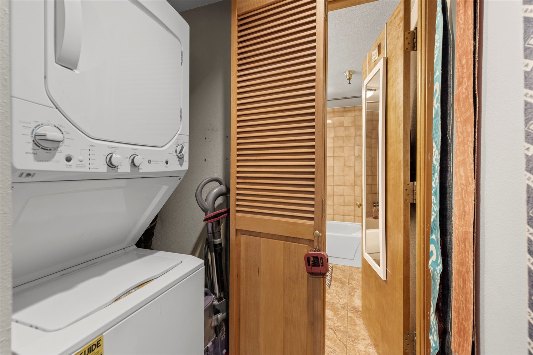 660 Four Oclock Road, Unit 11 Breckenridge, CO 80424 - Photo 18 of 31 Hallway behind bed