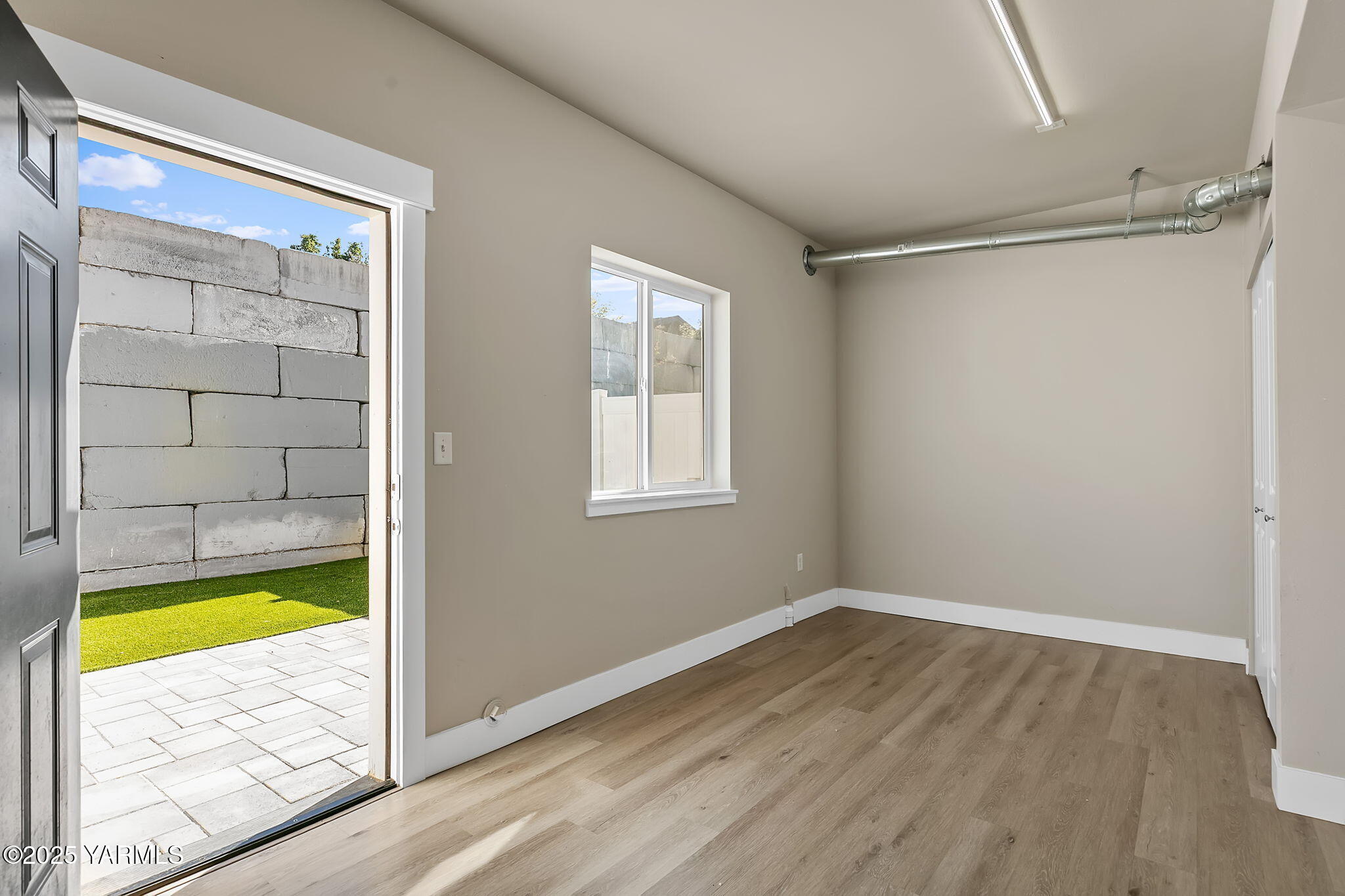 2600 Racquet Lane, Unit 8 Yakima, WA 98902 - Photo 14 of 18 a view of an empty room with a window and wooden floor