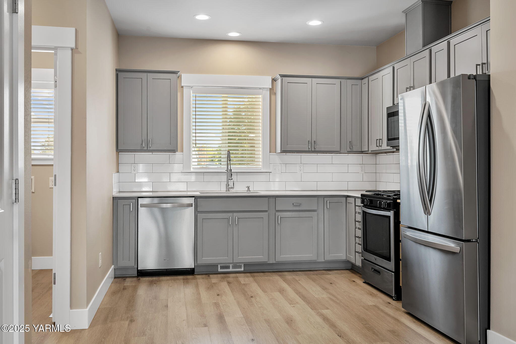 2600 Racquet Lane, Unit 8 Yakima, WA 98902 - Photo 2 of 18 a kitchen with granite countertop a refrigerator sink and cabinets