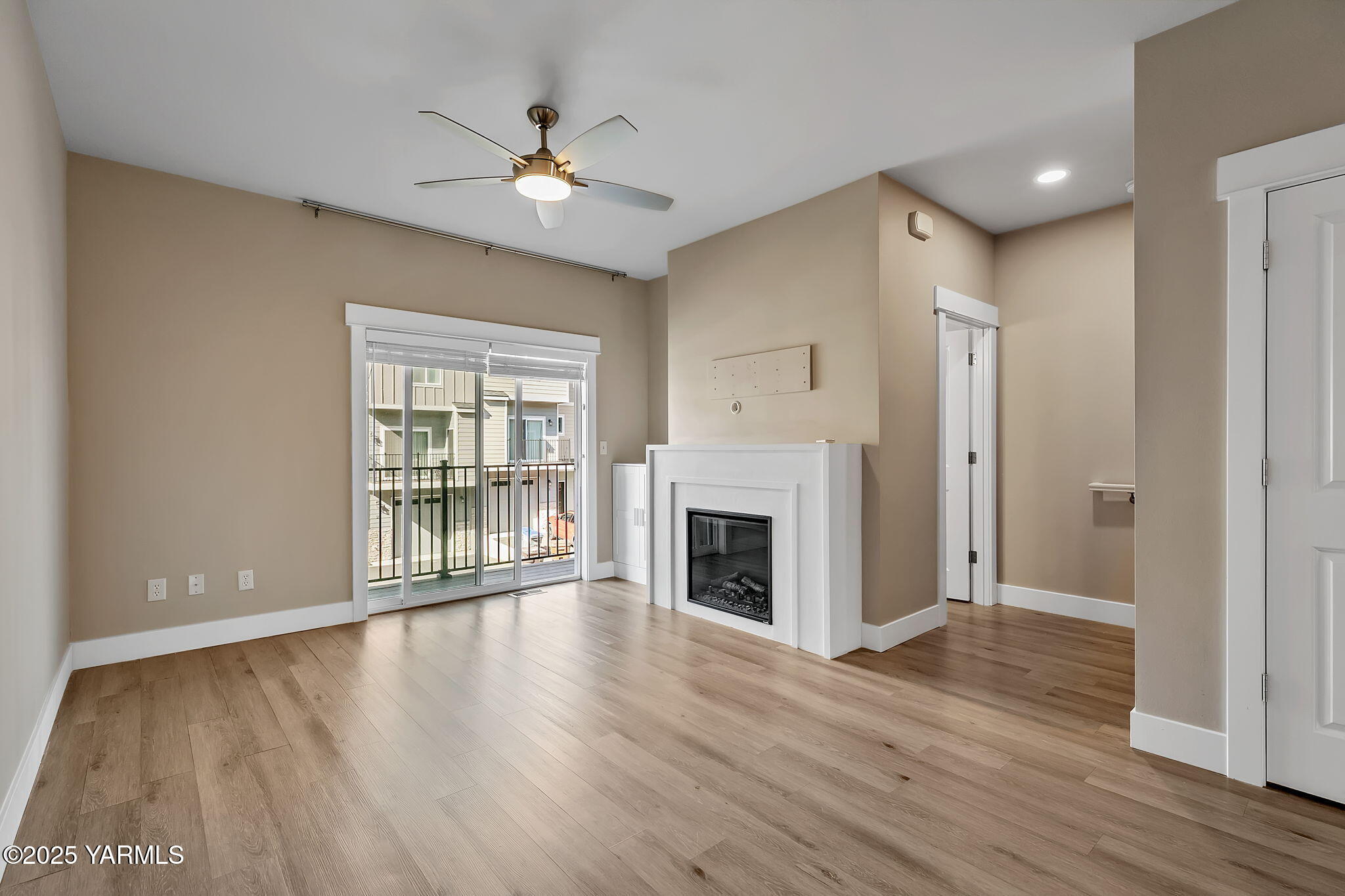 2600 Racquet Lane, Unit 8 Yakima, WA 98902 - Photo 3 of 18 a view of an empty room with wooden floor and a window
