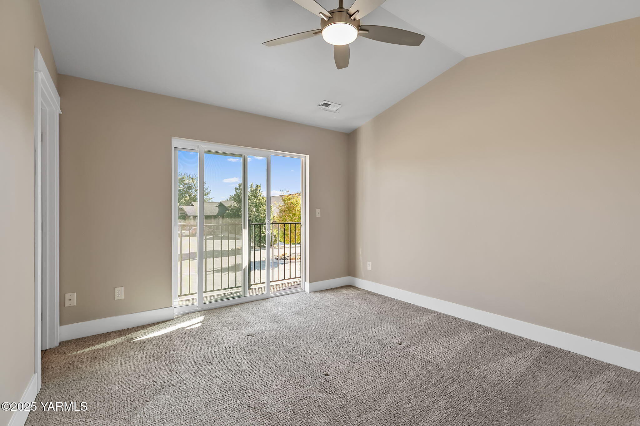 2600 Racquet Lane, Unit 8 Yakima, WA 98902 - Photo 8 of 18 a view of a livingroom with a ceiling fan and window