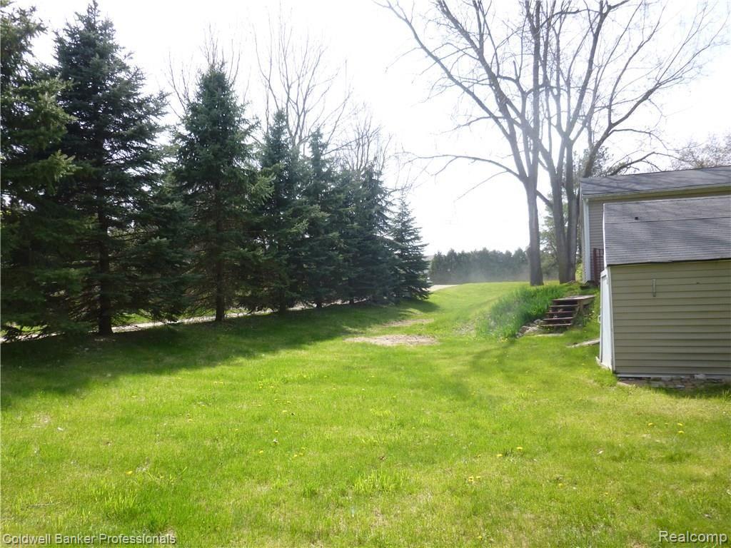 9460 North Eston Road Clarkston, MI 48348 - Photo 9 of 30 BEAUTIFUL TREES