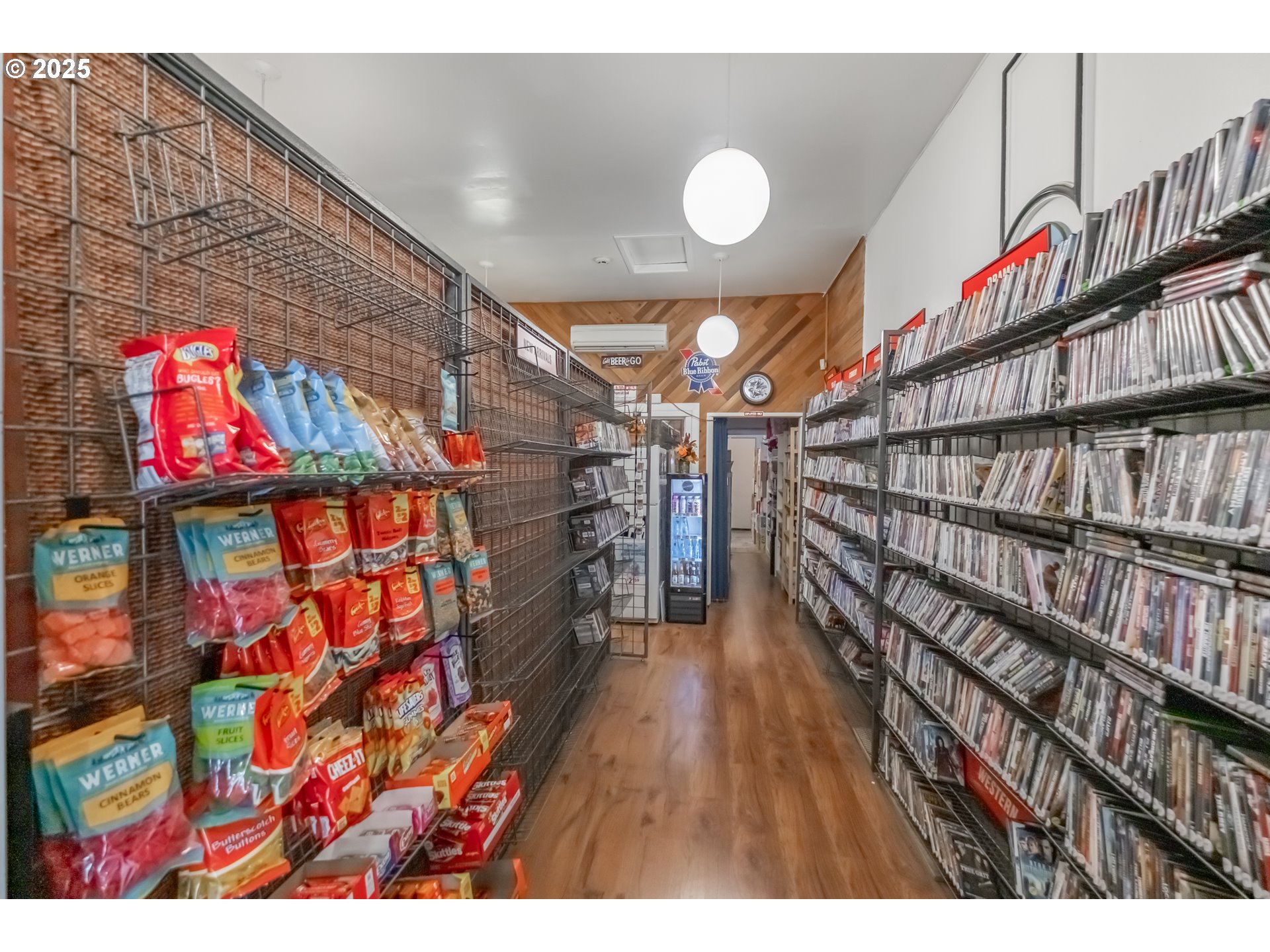 130 Spaulding Avenue Brownsville, OR 97327 - Photo 8 of 26 a view of entryway with a interior