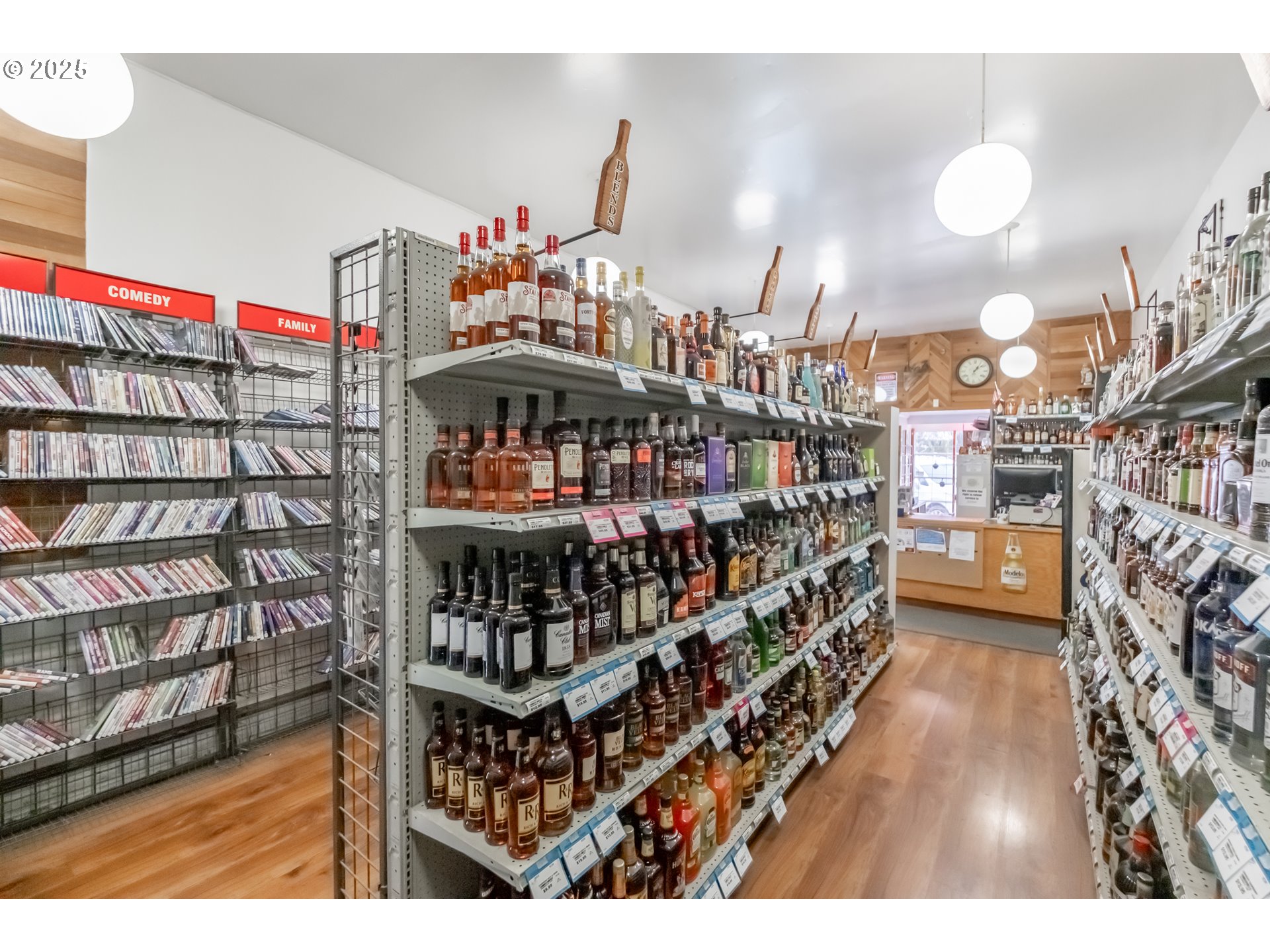 130 Spaulding Avenue Brownsville, OR 97327 - Photo 10 of 26 a view of entryway with a lot of stuff