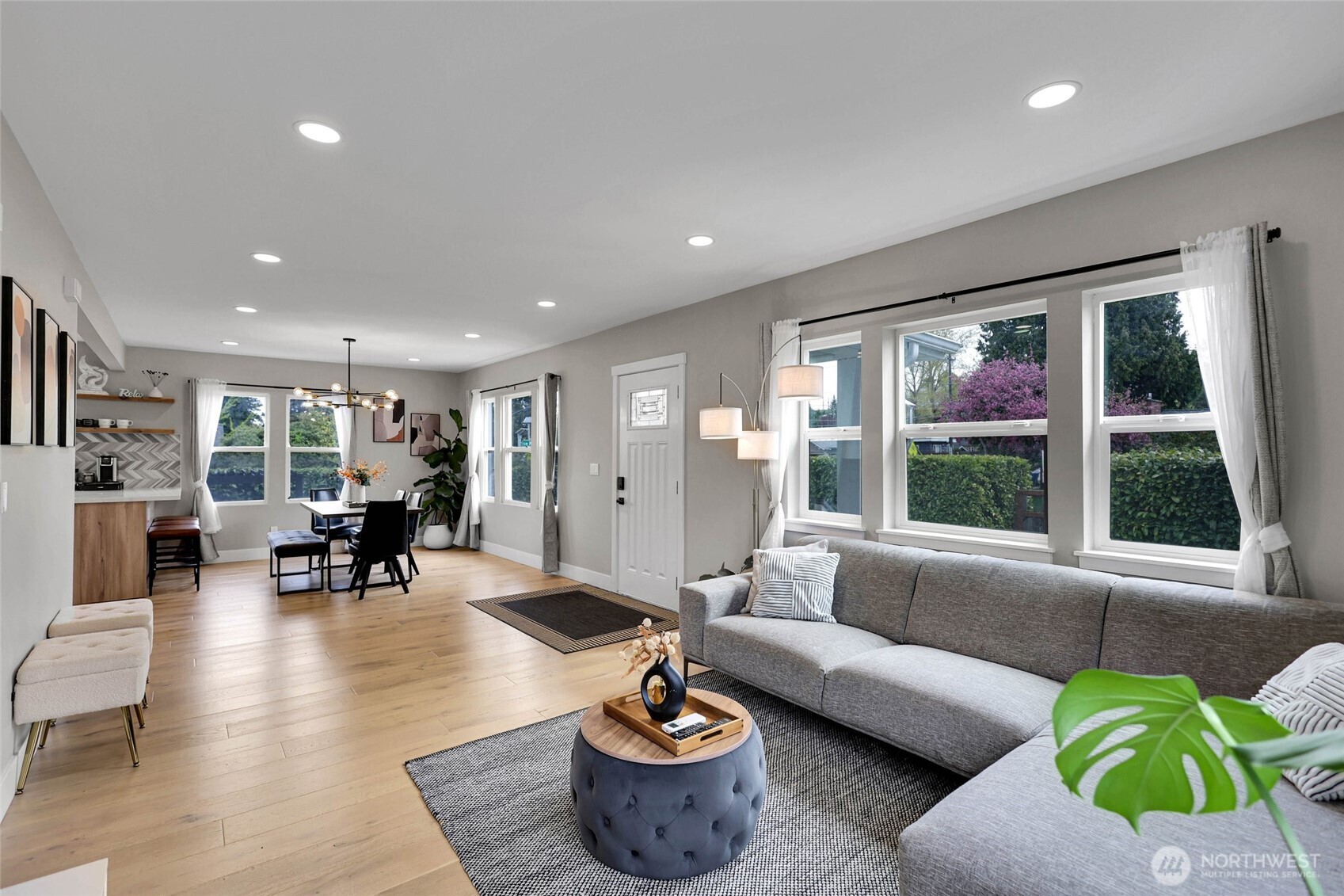 7901 16th Avenue Southwest Seattle, WA 98106 - Photo 2 of 36